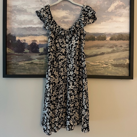 Old Navy Ruffled sundress - Picture 2 of 7